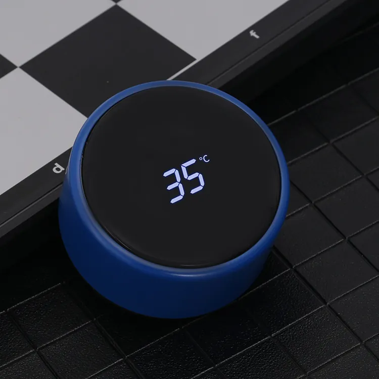 Close-up of the lid display reading 35 degrees, shown on the same bottle in blue